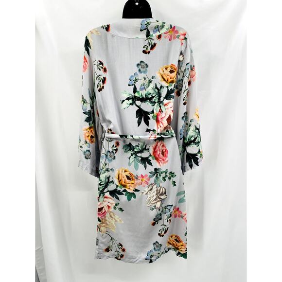 Plum Pretty Sugar Gray Floral Lightweight robe - Picture 3 of 4